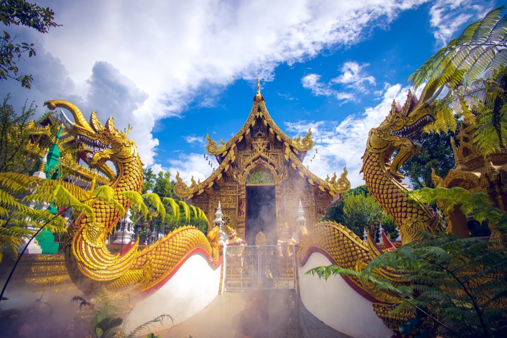 สะพานพญานาคและสายน้ำตก สวนป่าหิมพานต์จำลอง